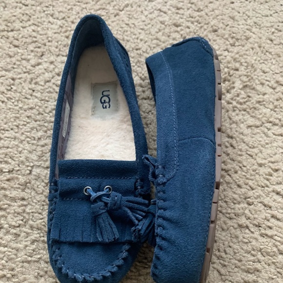 Ugg Lizzy Moccasin - Picture 2 of 10